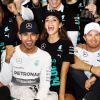 Lewis Hamilton célèbre son titre de champion du monde des pilotes avec l'écurie Mercedes et sa belle Nicole Scherzinger, le 23 novembre 2014, sur le circuit d'Abou Dhabi