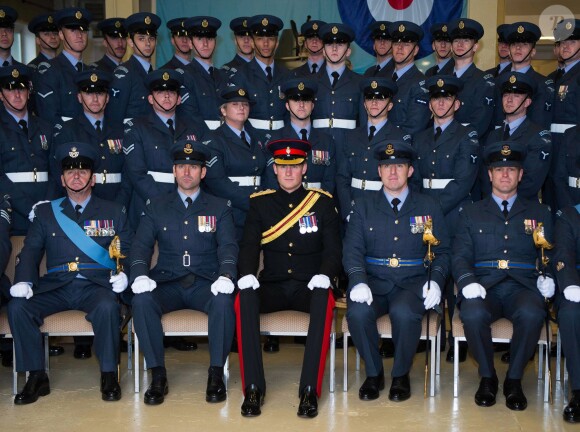 Le prince Harry assiste à la présentation du 26e escadron du régiment de la Royal Air Force Honington à Bury St Edmunds, le 13 novembre 2014