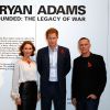 Le prince Harry visite l'exposition 'Wounded: The Legacy of War' du photographe Bryan Adams à Londres le 11 novembre 2014.