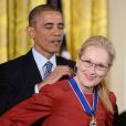  Barack Obama honore Meryl Streep et lui remet la M&eacute;daille de la Libert&eacute;, &agrave; Washington, le 24 novembre 2014. 