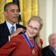  Barack Obama remet la M&eacute;daille de la Libert&eacute; &agrave; Meryl Streep, &agrave; Washington, le 24 novembre 2014. 