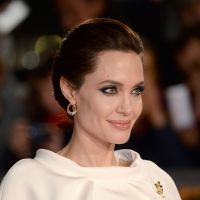 Angelina Jolie, royale et éblouissante, veut devenir ''une meilleure épouse''