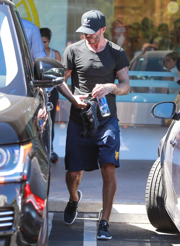 David Beckham et son fils aîné Brooklyn sortent de leur cours de gym à Brentwood, le 24 juillet 2014