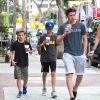 David Beckham et ses fils Brooklyn, Romeo et Cruz vont prendre un café après leur cours de gym à Brentwood, le 15 juillet 2014