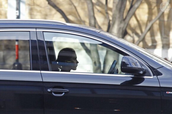 Exclu - Victoria Beckham dans sa voiture après un accrochage à Londres le 2 mars 2013.