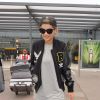 Rita Ora arrive à l'aéroport d'Heathrow à Londres, habillée d'une veste et d'une baskets adidas Originals by Rita Ora, d'un t-shirt gris, d'un jogging VENUSxMARS et de baskets Chanel. Le 19 juin 2014.