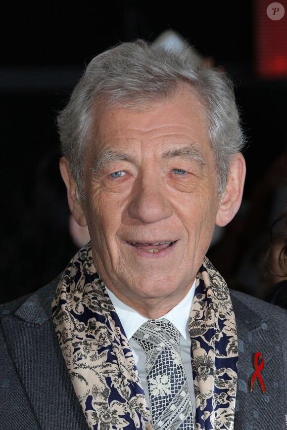 Sir Ian McKellen lors de la première du Hobbit : La Bataille des Cinq Armées (The Hobbit: The Battle OF The Five Armies) à l'Odeon Leicester Square, Londres, le 1er décembre 2014.