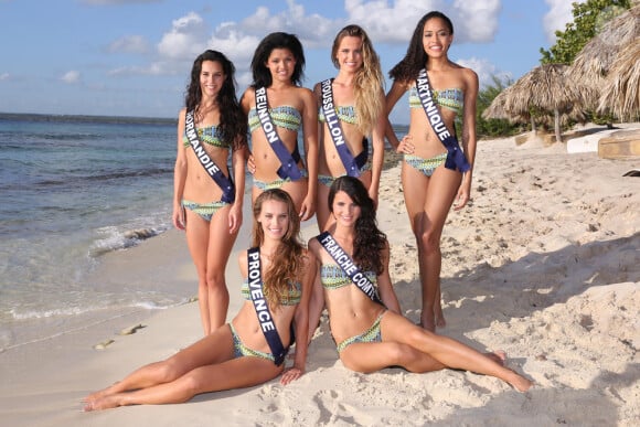 Miss Normandie, Miss Réunion, Miss Roussillon, Miss Martinique, Miss Provence et Miss Franche-Comté prennent la pose en bikini pour la photo officielle, à Punta Cana, en République Dominicaine, avant le grand jour, le 6 décembre prochain.