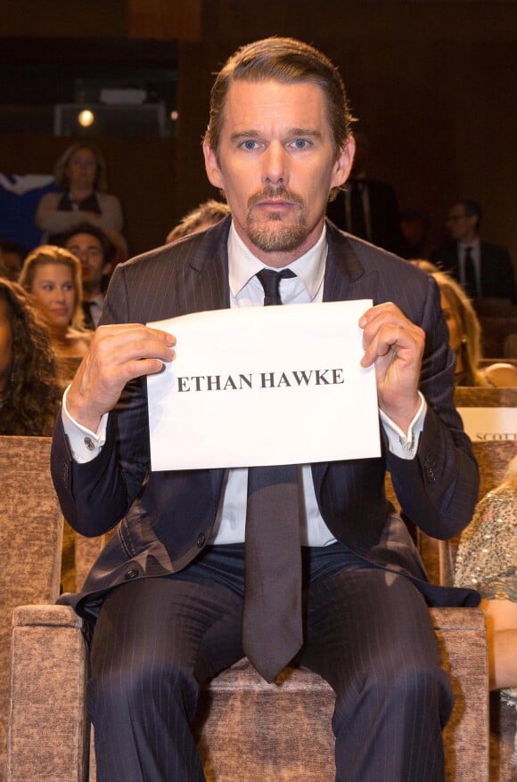 Ethan Hawke s'est bien assis à la bonne place lors du 71e Festival du Film de Venise le 5 septembre 2014. ©Abaca Press