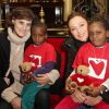 Inès de la Fressange et Sandrine Quétier assistent au coup d'envoi de la vente des Goûters du Coeur au Café de la Paix, Place de l'Opéra à Paris. Le 2 décembre 2014.