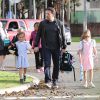 Ben Affleck allant chercher ses deux filles, Violet et Seraphina, à Los Angeles le 4 décembre 2014