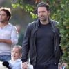 Ben Affleck avec ses filles Violet et Seraphina dans les rues de Santa Monica à Los Angeles, le 4 décembre 2014