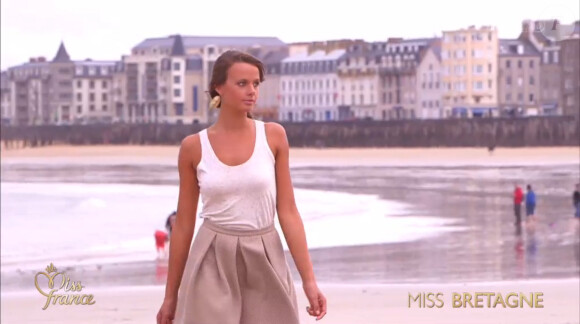 Maïlys Bonnet (Miss Bretagne) lors de la cérémonie de Miss France 2015 sur TF1, le samedi 6 décembre 2014.