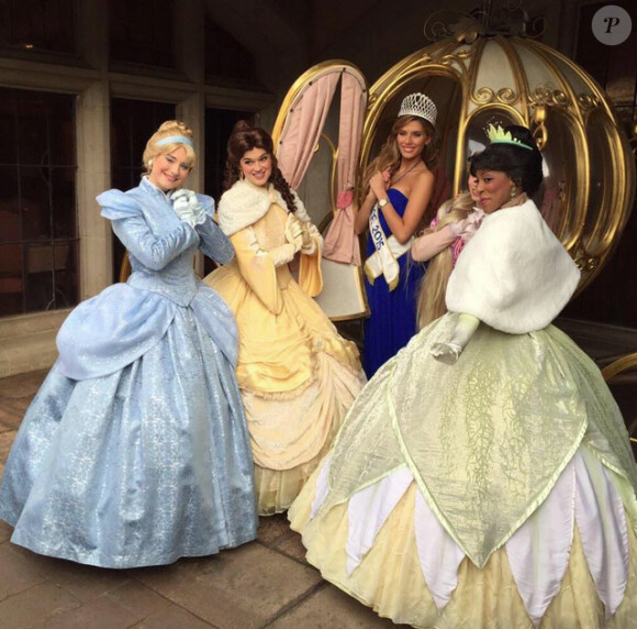 Camille Cerf, pose en compagnie des princesses Disney à Disneyland Paris, le dimanche 7 décembre, peu après son élection.