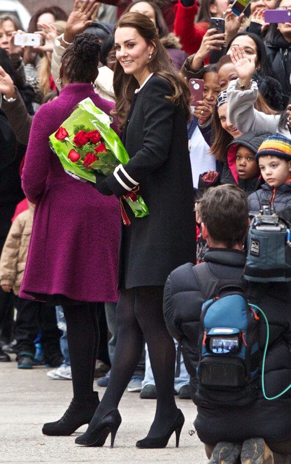 Kate Middleton enceinte à la sortie du "Northside Center for Child Development", un centre dédié aux enfants, à New York, le 8 décembre 2014.