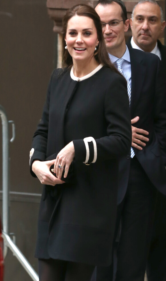 Kate Middleton, la duchesse de Cambridge, enceinte à la sortie du "Northside Center for Child Development", un centre dédié aux enfants, à New York, le 8 décembre 2014.