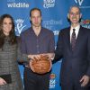 Catherine Kate Middleton, la duchesse de Cambridge, enceinte et le prince William assistent à un match de la NBA opposant les Brooklyn Nets et les Cleveland Cavaliers, à New York, le 8 décembre 2014.