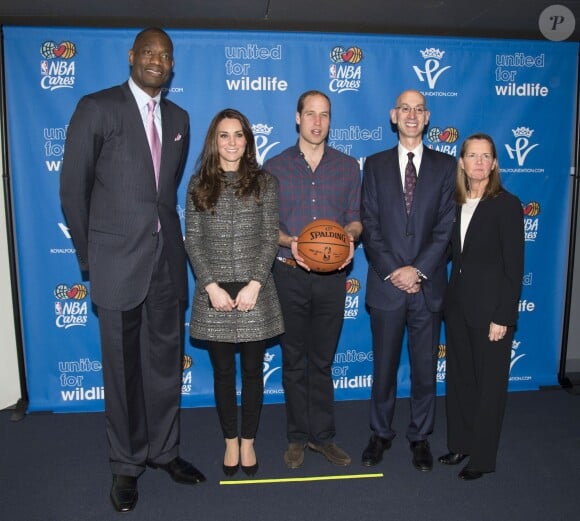 Lla duchesse de Cambridge, enceinte et le prince William assistent à un match de la NBA opposant les Brooklyn Nets et les Cleveland Cavaliers, à New York, le 8 décembre 2014. L
