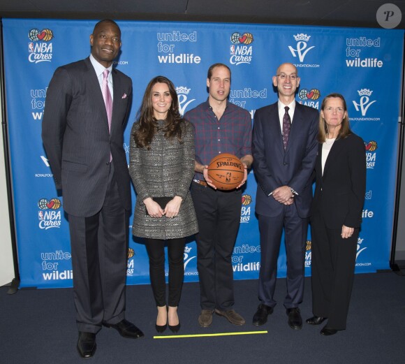 Lla duchesse de Cambridge, enceinte et le prince William assistent à un match de la NBA opposant les Brooklyn Nets et les Cleveland Cavaliers, à New York, le 8 décembre 2014. L