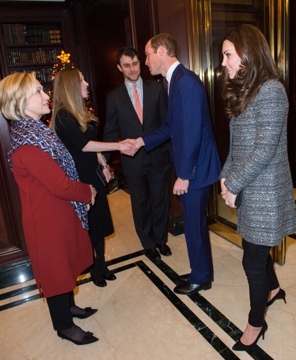 Kate Middleton, la duchesse de Cambridge, enceinte et le prince William lors d'une réception avec Hillary Clinton et sa fille Chelsea, au Consulat Britannique à New York, le 8 décembre 2014, 2ème jour de la visite officielle du couple aux Etats-Unis. Cette réception est organisée par la "Royal Foundation" et la "Clinton Foundation", consacrée à la faune sauvage.