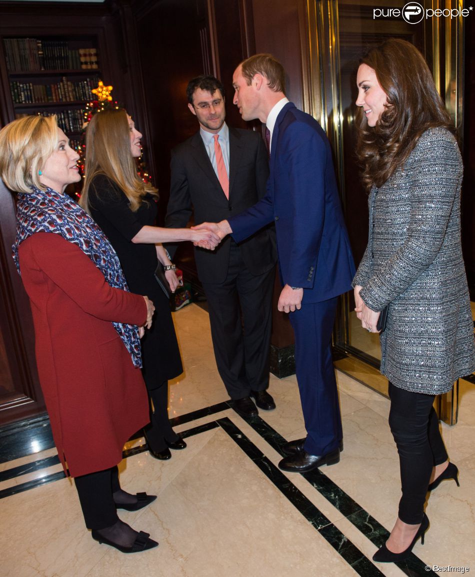  Kate Middleton, la duchesse de Cambridge, enceinte et le prince William lors d&#039;une r&amp;eacute;ception avec Hillary Clinton et sa fille Chelsea, au Consulat Britannique &amp;agrave; New York, le 8 d&amp;eacute;cembre 2014, 2&amp;egrave;me jour de la visite officielle du couple aux Etats-Unis. Cette r&amp;eacute;ception est organis&amp;eacute;e par la &quot;Royal Foundation&quot; et la &quot;Clinton Foundation&quot;, consacr&amp;eacute;e &amp;agrave; la faune sauvage. 