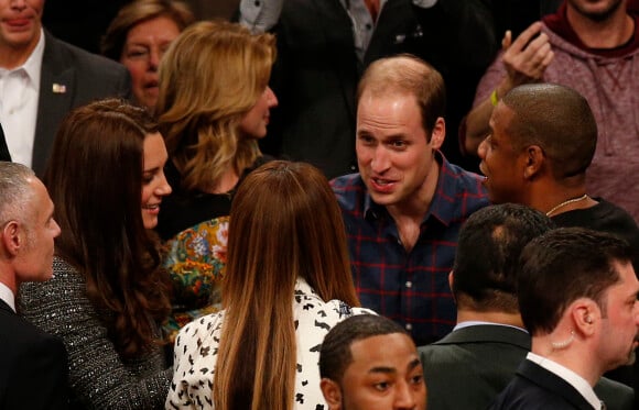 Kate Middleton et le Prince William rencontrent Beyonce et Jay-Z à un match de basket ball qui oppose les Cleveland Cavaliers aux New Jersey Nets, le 8 Décembre 2014 au Barclays Center à Brooklyn.