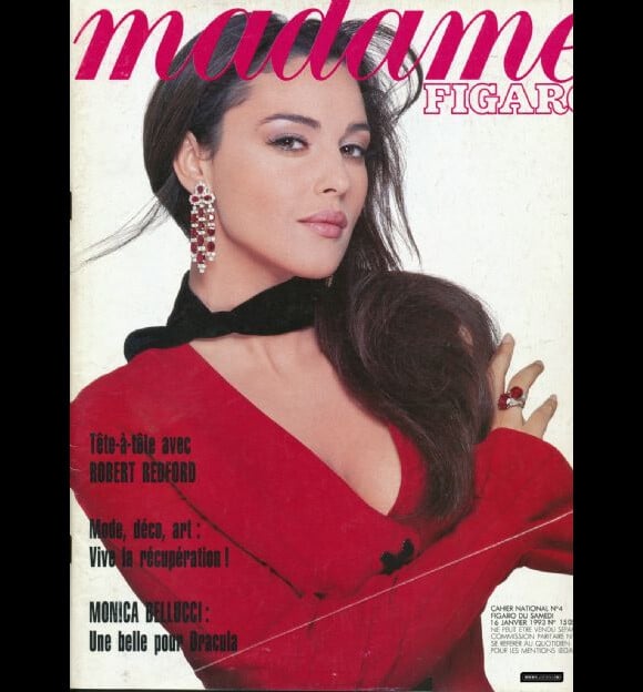 A 28 ans, la superbe Monica Bellucci pose en Une du Madame Figaro de janvier 1993.