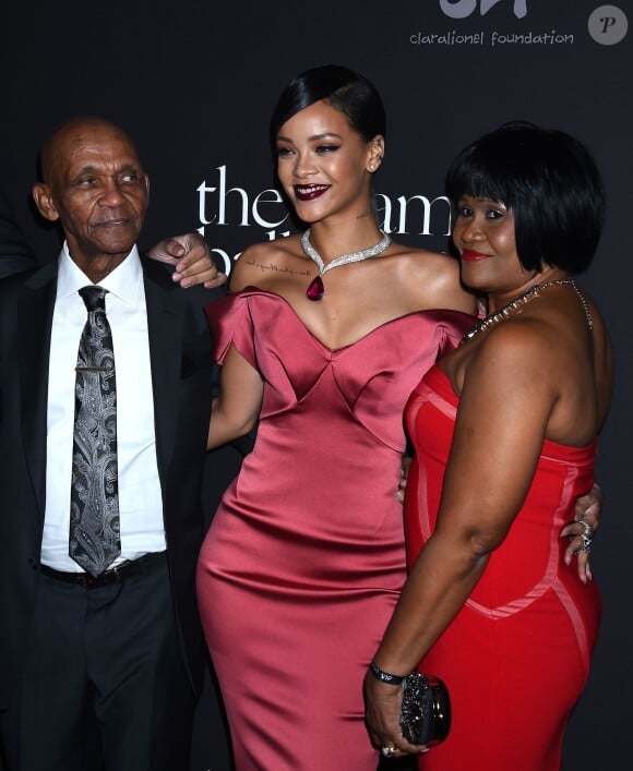 Lionel Brathwaite, Rihanna et Monica Braithwaite assistent à la première édition du Diamond Ball de la Clara Lionel Foundation. Beverly Hills, le 11 décembre 2014.