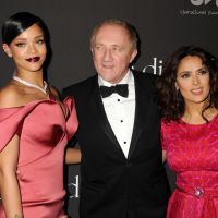 Rihanna : Sage et glamour devant ses parents et Salma Hayek, amoureuse