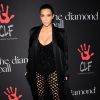 Kim Kardashian, habillée d'un manteau, d'une robe et d'un body Balenciaga (collection printemps-été 2015) et chaussée de sandales Tom Ford, assiste au Diamond Ball de la Clara Lional Foundation. Beverly Hills, le 11 décembre 2014.