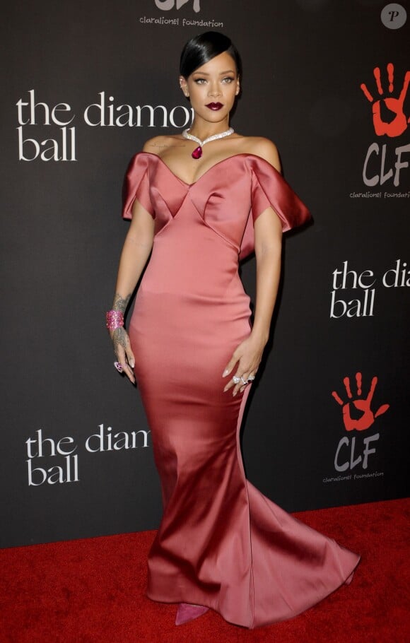 Rihanna assiste au Diamond Ball de la Clara Lional Foundation. Beverly Hills, le 11 décembre 2014.