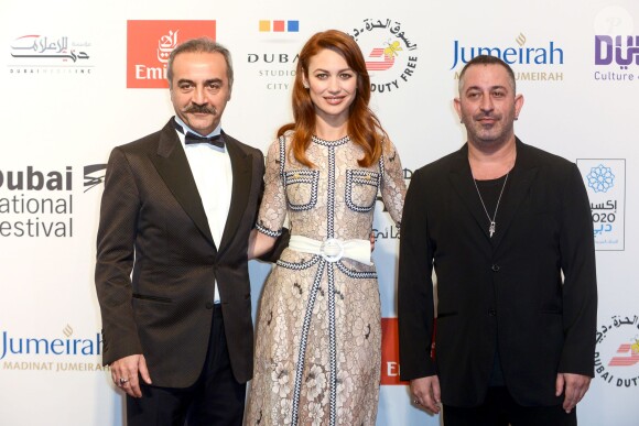 Yilmaz Erdogan, Olga Kurylenko et Cem Yilmaz à l'ouverture du 11e Dubai International Film Festival, le 10 décembre 2014.