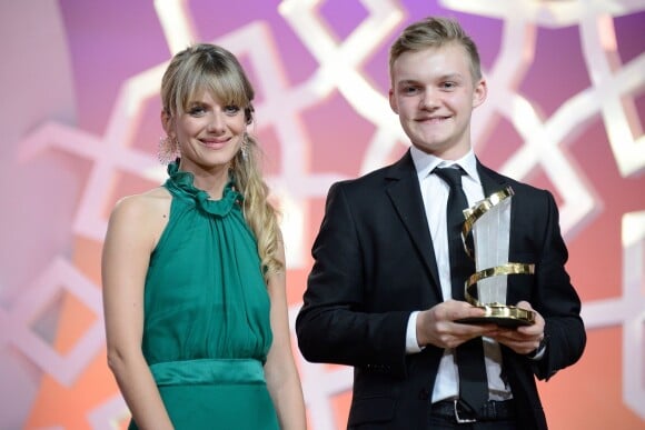 Benjamin Lutzke reçoit le prix du meilleur acteur des mains de Mélanie Laurent - Cérémonie de clôture du 14e Festival International du Film de Marrakech, le 13 décembre 2014.
