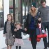 Jessica Alba fait du shopping avec ses filles Honor (6 ans) et Haven (3 ans) à West Hollywood, le 14 décembre 2014.