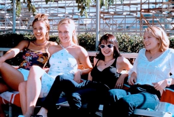 Jessica Alba et Drew Barrymore dans "Collège Attitude" sorti en 1999.