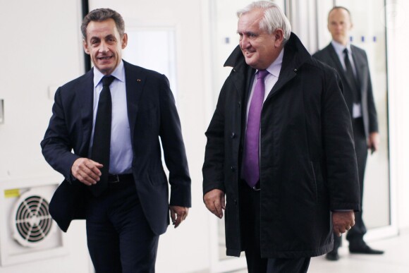 Nicolas Sarkozy, nouveau président de l'UMP, a reçu Jean-Pierre Raffarin au siège de l'UMP, rue de Vaugirard, à Paris, le 1er décembre 2014