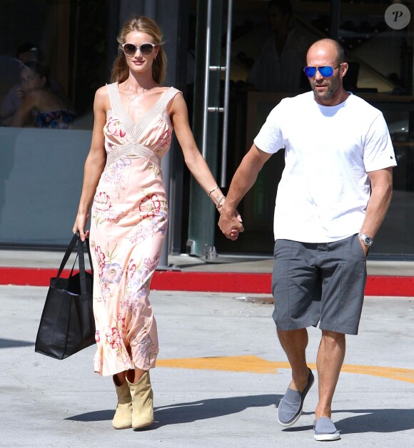 Jason Statham et Rosie Huntington-Whiteley à Malibu, le 31 août 2014.