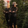 Exclusif - Kendall Jenner et Hailey Baldwin font l'achat d'un sapin de Noël. Los Angeles, le 17 décembre 2014.