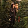 Exclusif - Kendall Jenner et Hailey Baldwin font l'achat d'un sapin de Noël. Los Angeles, le 17 décembre 2014.