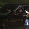Exclusif - Kendall Jenner, au volant de son 4*4 Range Rover avec son amie Hailey Baldwin, se font interpeller par un agent de police pour excès de vitesse. Los Angeles, le 17 décembre 2014.