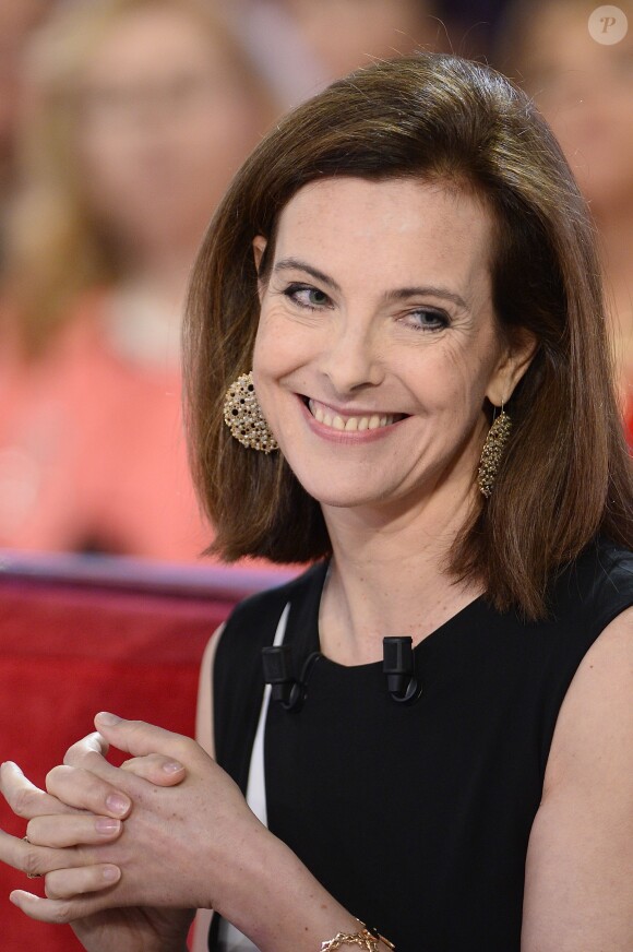 Carole Bouquet - Enregistrement de l'émission "Vivement Dimanche" à Paris, le 17 décembre 2014. L'émission est diffusée le 21 décembre 2014.