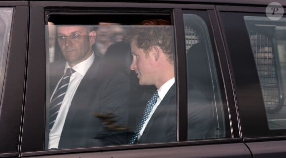 Le prince Harry arrivant le 17 décembre 2014 au déjeuner de Noël offert par la reine Elizabeth II à Buckingham Palace.
