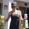 Exclusif - Lisa Rinna est allée se chercher des boissons à emporter chez Starbucks à Beverly Hills. Le 14 septembre 2014 