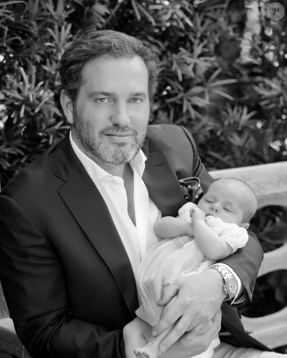 Portrait officiel de Chris O'Neill avec sa fille la princesse Leonore de Suède, née le 20 février 2014.