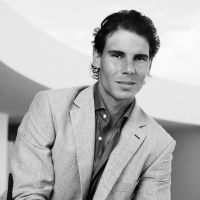 Rafael Nadal : Le roi de la terre battue devient égérie mode