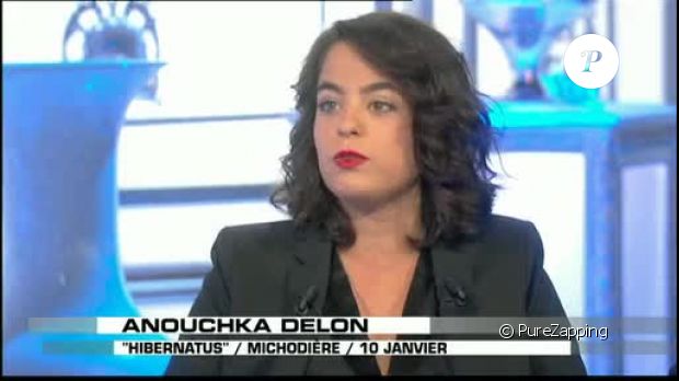Anouchka Delon évoque ses rapports avec son père Alain Delon dans Salut les Terriens, le samedi 20 décembre 2014 sur Canal+