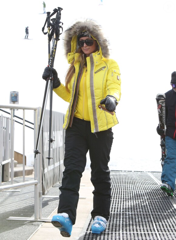Paris Hilton fait du ski à Aspen, le 20 décembre 2014.
