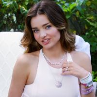 Miranda Kerr : Radieuse pour un été chic et précieux