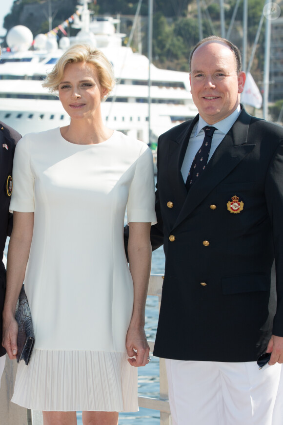 Le prince Albert et la princesse Charlene de Monaco, enceinte, inaugurent le nouveau Yacht Club de Monaco, Port Hercule, à Monaco le 20 juin 2014. 