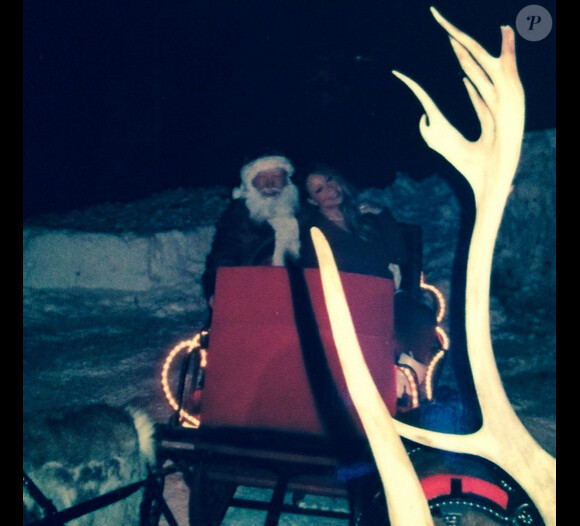 Mariah Carey passe les fêtes de Noël à Aspen, partageant des photos de ses vacances le 25 décembre 2014.